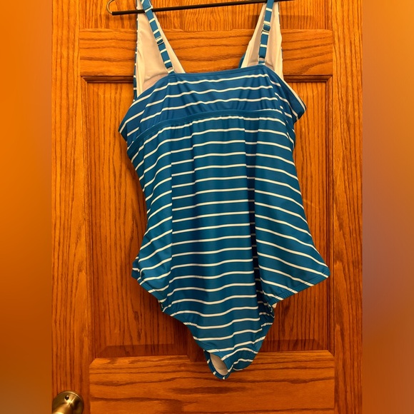 Bal Harbour Swim women’s wireless swimsuit size 24W Caribbean blue, gently used - Picture 5 of 7